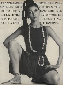 Penn_US_Vogue_April_1st_1967_04.thumb.jpg.1744bb1608e271465a30877a1d9d274c.jpg