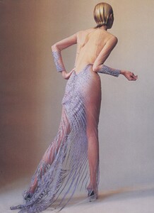 Penn_US_Vogue_April_2000_07.thumb.jpg.2996dcf4d131d9a3814b55d9cb75607c.jpg