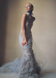 Penn_US_Vogue_April_2000_14.thumb.jpg.c6e8f3aaca241e1b5bb73ae0e34022a5.jpg