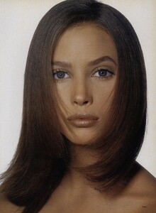 Penn_US_Vogue_January_1988_08.thumb.jpg.42f8fb99ca8ac22229b9325e058a1123.jpg