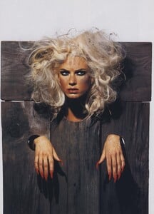 Penn_US_Vogue_May_2007_02.thumb.jpg.b8836ca8c8170fa4bfb609c234d1768e.jpg