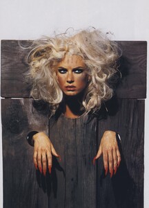 Penn_US_Vogue_May_2007_02.thumb.jpg.e6f7a178cb0af5112eee67f6e6100a66.jpg