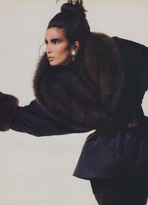 Penn_US_Vogue_October_1986_01.thumb.jpg.a0941a2b0c325a83e1b053de1134ae39.jpg