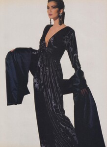 Penn_US_Vogue_October_1986_06.thumb.jpg.5c878201f83aa186d53a56ed8be9424a.jpg