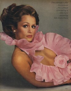 Pretty_Avedon_US_Vogue_January_1973_01.thumb.jpg.b76c939cb2b1630c46ef6946297754e7.jpg