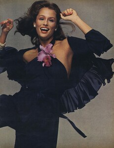 Pretty_Avedon_US_Vogue_January_1973_04.thumb.jpg.6690ca10b3ca0e20084522585138ac29.jpg