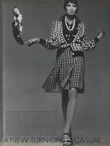 Ready_Avedon_US_Vogue_January_1973_04.thumb.jpg.5e46155aeb737dd0329d5c8d48003640.jpg