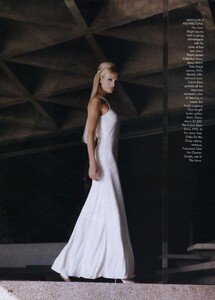 Ritts_US_Vogue_February_1996_07.thumb.jpg.9f045dc02731db421a9e6cf9f088cd4b.jpg