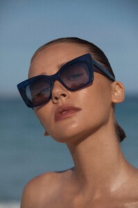 S2092820-ST-FELINE-SQUARE-SUNGLASSES-BLUE-SCANLANTHEODORE-1.jpg