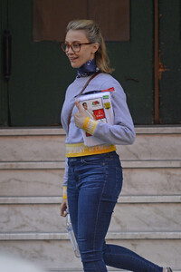 Sarah-Gadon-out-in-New-York-City--03.jpg