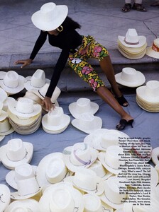 Scianna_US_Vogue_March_1992_04.thumb.jpg.4dd4fda07f790a4d890c9c0ef2914817.jpg