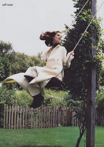 Soft_Hanson_US_Vogue_November_1994_03.thumb.jpg.206b77f67c98588203819cfb78045cb7.jpg