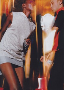 Techno_Meisel_US_Vogue_December_1997_09.thumb.jpg.65fa8d574a05b055c9a12a2127a75b47.jpg