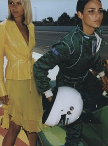 Testino_US_Vogue_December_1999_07.thumb.jpg.febb29dbd8ce16c54a85cba011d13d15.jpg