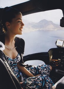 Testino_US_Vogue_June_2007_20.thumb.jpg.3cb3465d7e058388b6dda1aabf21c895.jpg