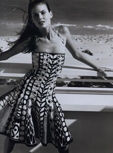 Testino_US_Vogue_May_2003_08.thumb.jpg.be65c756dd537cd2fc72d26433d1e78d.jpg