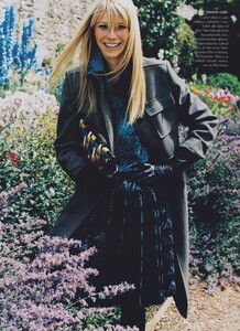 Testino_US_Vogue_October_2003_14.thumb.jpg.e8d03800686cf44d7802b2665f574e21.jpg