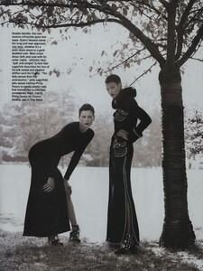 Time_Meisel_US_Vogue_October_1992_06.thumb.jpg.173c742e163ca10fb9e44f4a8f9f74da.jpg