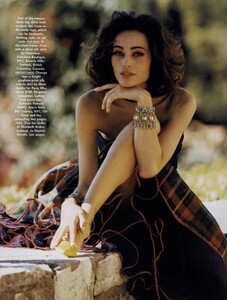 Vadukul_US_Vogue_February_1991_07.thumb.jpg.bbd1b359674fb3b3c98147a55fb54460.jpg
