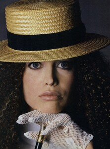 Varriale_US_Vogue_May_1986_03.thumb.jpg.d8b24d64f9dc7374e465ae67d5545535.jpg