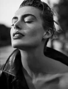 Vestalmag-HANNA8.thumb.jpg.5030ecc715875bea1bb2a61f8ab71f5d.jpg