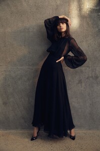 W2044721-DIAMANTE-SLEEVED-GOWN-BLACK-SCANLANTHEODORE-1_result.thumb.jpg.0821a881959ac069e0547fb7249a47f1.jpg