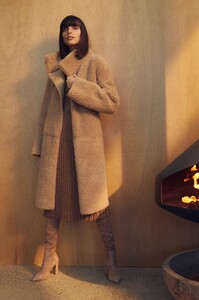 W207970-SHEARLING-COAT-TEDDY-SCANLANTHEODORE-1_result.thumb.jpg.7a00c6e29464ef8fcaa52b961bd17e44.jpg