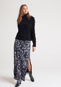 W3263-C32-304_BLACK-FLORAL_01.jpg