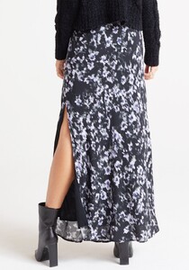 W3263-C32-304_BLACK-FLORAL_03.jpg