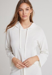 W4743-C55-300_PEARL-WHITE_01.jpg