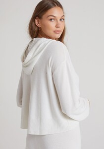 W4743-C55-300_PEARL-WHITE_03.jpg