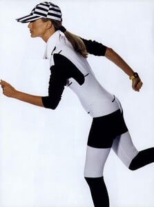 Workouts_Penn_US_Vogue_April_1991_01.thumb.jpg.159f4d5c7dfb82e2eac1be7fce609c10.jpg