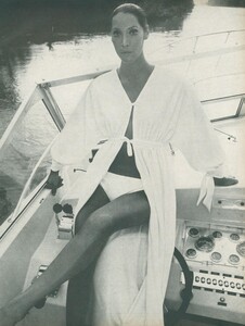Young_Parkinson_US_Vogue_January_15th_1969_08.thumb.jpg.8025219fba4e7b9f5b7305d9d3bef81f.jpg