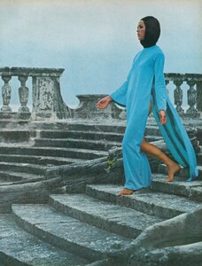 Young_Parkinson_US_Vogue_January_15th_1969_12.thumb.jpg.fe367e850b4b2c668e60ed1a6cfcbc75.jpg