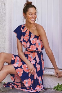 aaa_S20B_bbb_style_KAROLINA-TOP_ccc_print_Capri-5_result.jpg