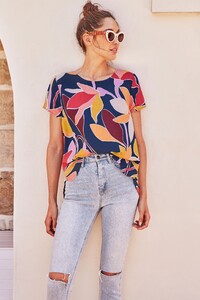 aaa_S20C_bbb_style_MELODY-TOP_ccc_print_Tropical-Navy-4_result.jpg