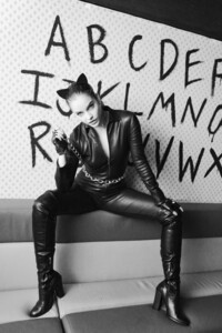 barbara_palvin_dressed_as_catwoman6.jpg