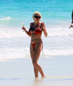 caroline-vreeland-vacation-in-tulum-02-27-2021-15.jpg