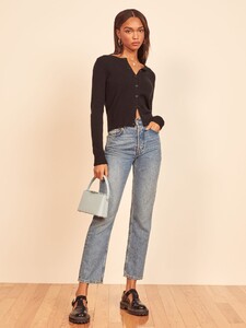 cashmere-crew-cardigan-black-2.thumb.jpg.3c8df85bcd8f98542381dd1e1bc84754.jpg
