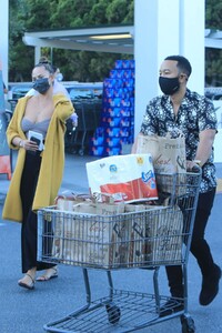 chrissy-teigen-and-john-legend-shopping-at-bristol-farms-in-beverly-hills-02-23-2021-0.jpg