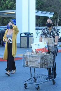 chrissy-teigen-and-john-legend-shopping-at-bristol-farms-in-beverly-hills-02-23-2021-5.jpg