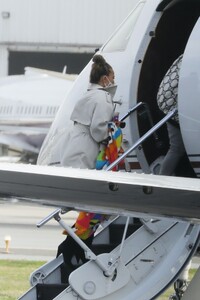 chrissy-teigen-boarding-a-private-jet-in-la-01-19-2021-2.jpg