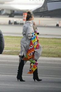 chrissy-teigen-boarding-a-private-jet-in-la-01-19-2021-7.jpg
