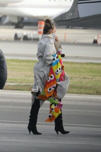 chrissy-teigen-boarding-a-private-jet-in-la-01-19-2021-7.jpg