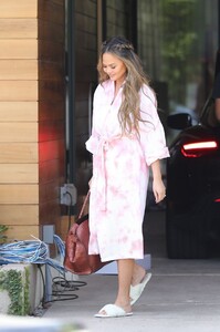 chrissy-teigen-checking-on-the-site-of-her-new-mansion-in-west-hollywood-02-16-2021-2.jpg