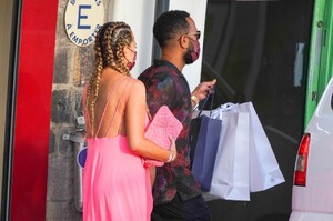 chrissy-teigen-shopping-at-louis-vuitton-and-hermes-in-gustavia-in-st.-barths-12-23-2020-5.jpg