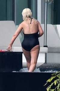 christina-aguilra-in-swimsuit-at-a-pool-in-miami-02-12-2021-5.jpg