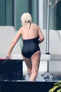 christina-aguilra-in-swimsuit-at-a-pool-in-miami-02-12-2021-9.jpg