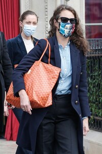 christy-turlington-leaves-her-hotel-in-paris-01-28-2021-0.jpg