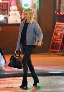 diane_kruger_out_and_about1.jpg